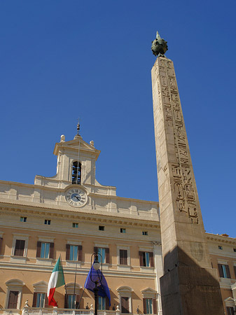 Obelisk vor dem Palazzo Montecitorio - Latium (Rom) (Rom)