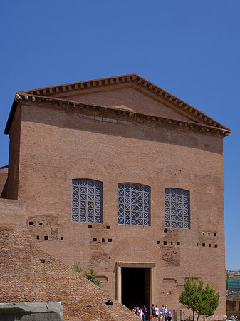 Curia Iulia