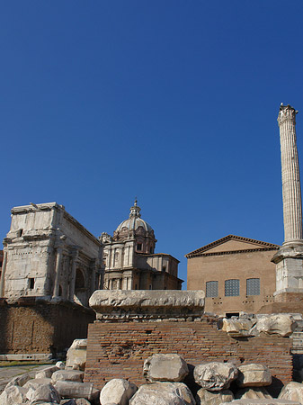 Fotos Phokassäule mit der Curia Iulia | Rom