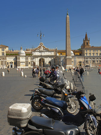 Mofas an der Piazza del Popolo - Latium (Rom) (Rom)