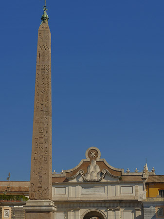 Obelisk mit dem Porta del Popolo - Latium (Rom) (Rom)