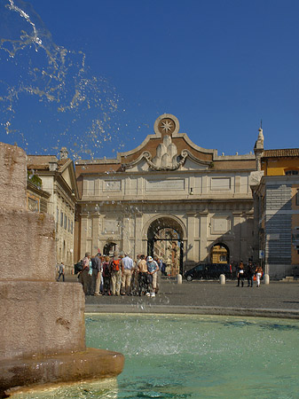 Porta del Popolo mit Löwenbrunnen - Latium (Rom) (Rom)