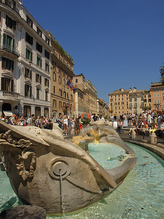 Schiff im Barcaccia Brunnen - Latium (Rom) (Rom)