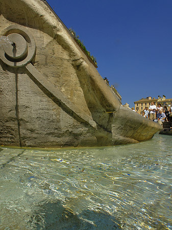 Schiff im Barcaccia Brunnen - Latium (Rom) (Rom)