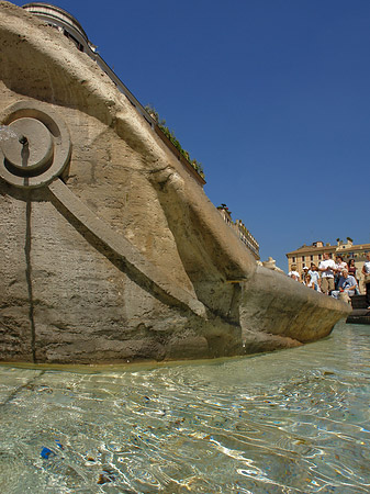 Schiff im Barcaccia Brunnen - Latium (Rom) (Rom)