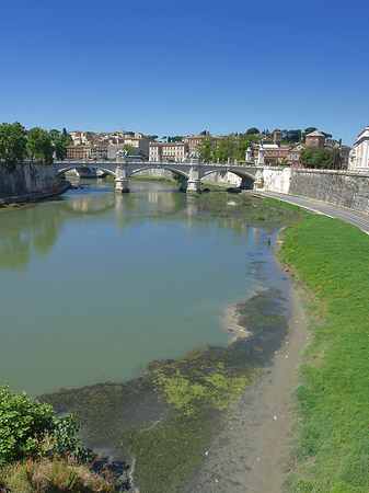 Tiber mit der Vittorio Emanuele II - Latium (Rom) (Rom)