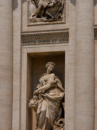 Statuen am Trevibrunnen - Latium (Rom) (Rom)