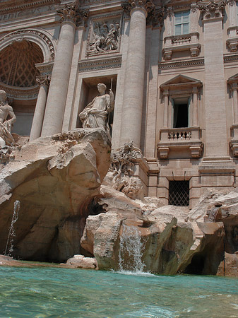 Statuen am Trevibrunnen - Latium (Rom) (Rom)