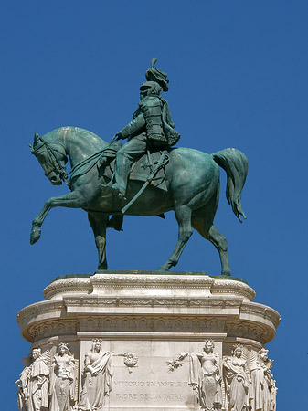 Bronzestatue von Victor Emmanuel Fotos