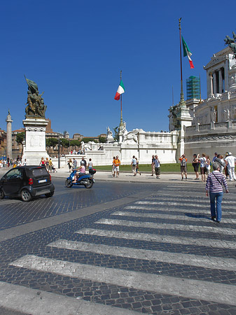 Monument mit Straße - Latium (Rom) (Rom)