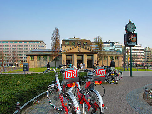 Fahrräder am Bahnhof - Berlin (Berlin)