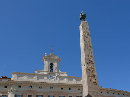 Obelisk vor dem Palazzo Montecitorio - Latium (Rom) (Rom)