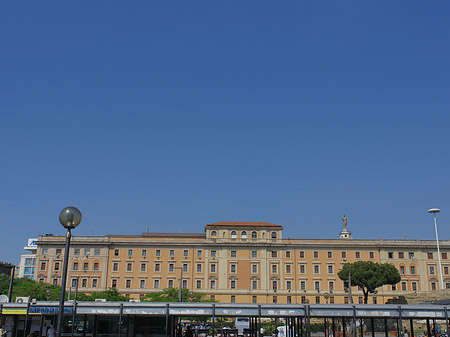 Gebäude am Bahnhof - Latium (Rom) (Rom)