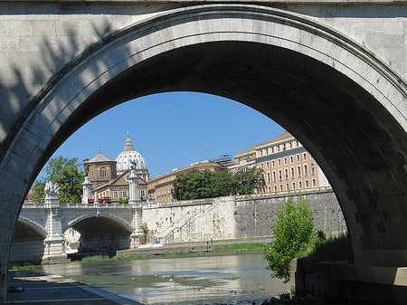 Unter der Brücke - Latium (Rom) (Rom)