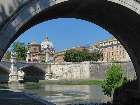 Unter der Brücke - Latium (Rom) (Rom)