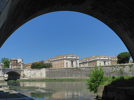 Unter der Brücke - Latium (Rom) (Rom)