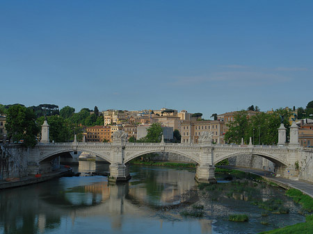 Blick zur Ponte Vittorio Emanuele II - Latium (Rom) (Rom)