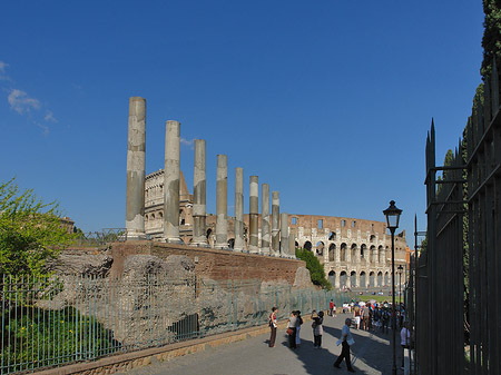 Kolosseum mit dem Forum Romanum - Latium (Rom) (Rom)