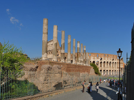 Kolosseum mit dem Forum Romanum - Latium (Rom) (Rom)