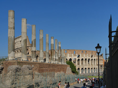 Kolosseum mit dem Forum Romanum - Latium (Rom) (Rom)