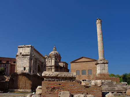 Phokassäule mit der Curia Iulia - Latium (Rom) (Rom)