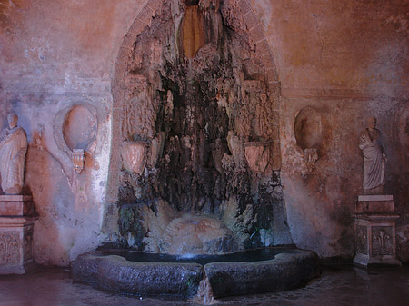 Kalksteinbrunnen am Palatin - Latium (Rom) (Rom)