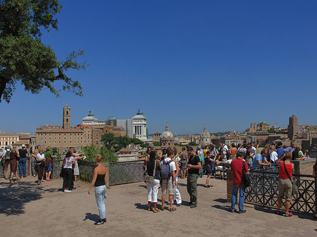 Menschen am Forum Romanum - Latium (Rom) (Rom)