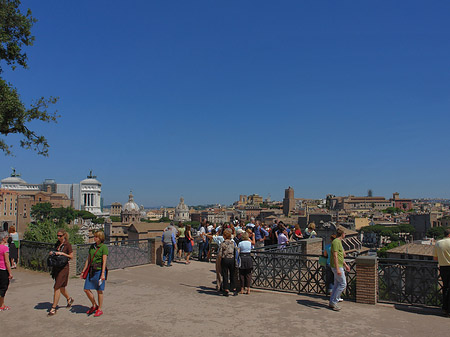 Menschen am Forum Romanum - Latium (Rom) (Rom)