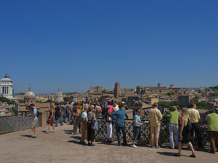 Menschen am Forum Romanum - Latium (Rom) (Rom)