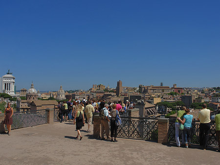 Menschen am Forum Romanum - Latium (Rom) (Rom)