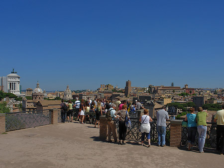 Menschen am Forum Romanum - Latium (Rom) (Rom)