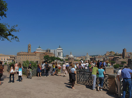 Menschen am Forum Romanum - Latium (Rom) (Rom)