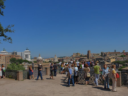 Menschen am Forum Romanum - Latium (Rom) (Rom)