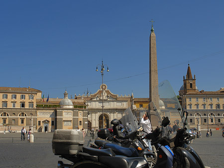 Mofas an der Piazza del Popolo - Latium (Rom) (Rom)