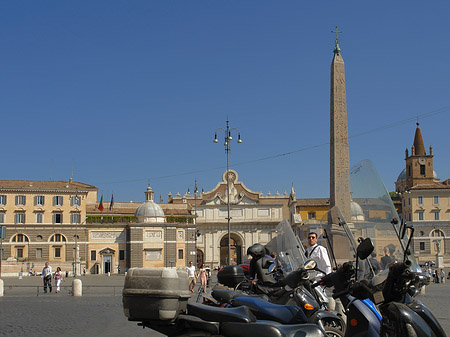 Mofas an der Piazza del Popolo - Latium (Rom) (Rom)