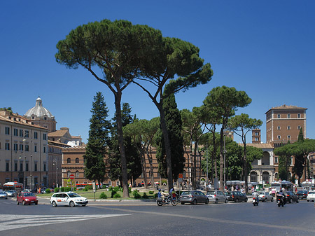 Verkehr an der Piazza Venezia - Latium (Rom) (Rom)