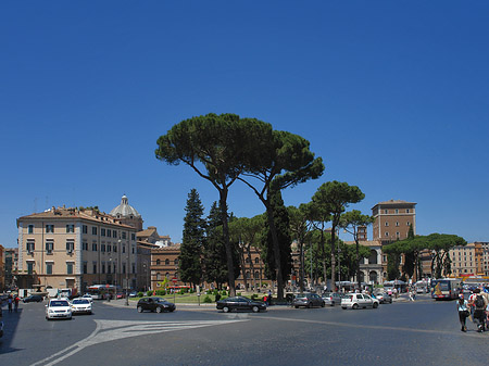 Verkehr an der Piazza Venezia - Latium (Rom) (Rom)