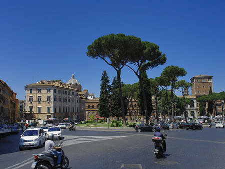 Verkehr an der Piazza Venezia - Latium (Rom) (Rom)