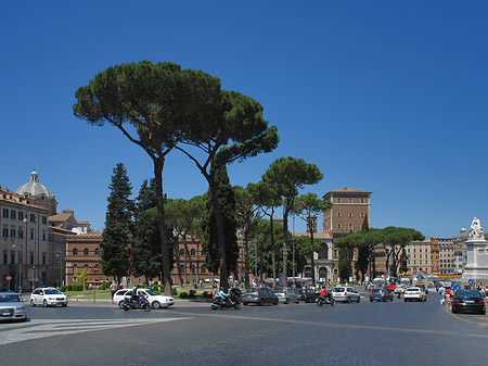 Verkehr an der Piazza Venezia - Latium (Rom) (Rom)