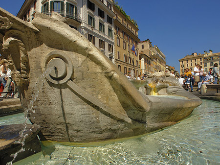 Schiff im Barcaccia Brunnen - Latium (Rom) (Rom)