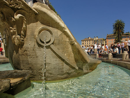 Schiff im Barcaccia Brunnen - Latium (Rom) (Rom)