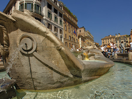 Schiff im Barcaccia Brunnen - Latium (Rom) (Rom)