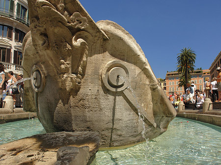 Schiff im Barcaccia Brunnen - Latium (Rom) (Rom)