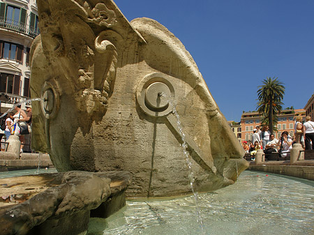 Schiff im Barcaccia Brunnen - Latium (Rom) (Rom)