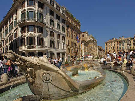 Schiff im Barcaccia Brunnen - Latium (Rom) (Rom)