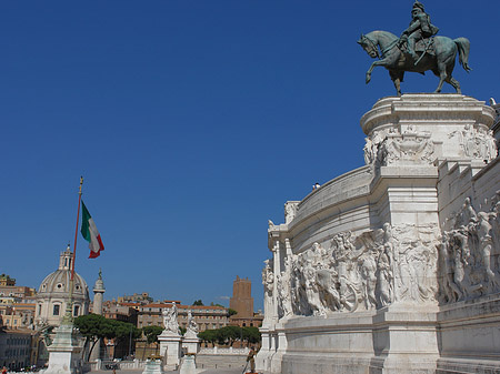 Bronzestatue von Victor Emmanuel Foto 