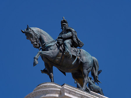 Bronzestatue von Victor Emmanuel Fotos