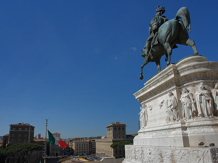 Bronzestatue von Victor Emmanuel Foto 