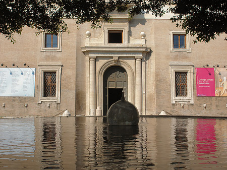 Eingang mit Brunnen - Latium (Rom) (Rom)