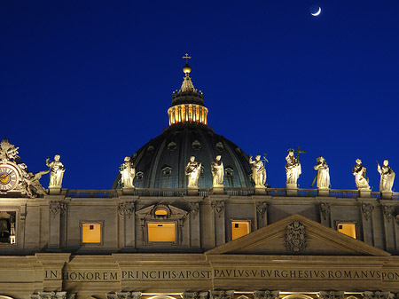 Petersdom mit Halbmond - Vatikanstaat